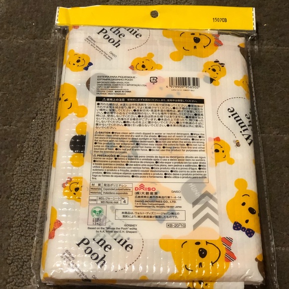 Winnie the Pooh Picnic Mat Japan Exclusive Disney Waterproof Outdoors Kawaii - Picture 5 of 7